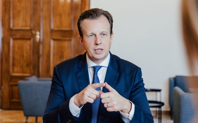 Landesrat Charly Kornhäusl im Gespräch.