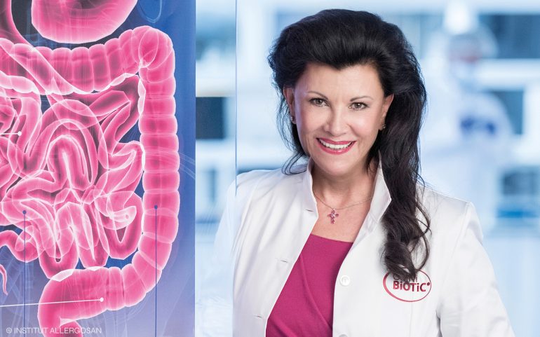 Prof. Anita Frauwallner in ihrem Allergosan Labor.