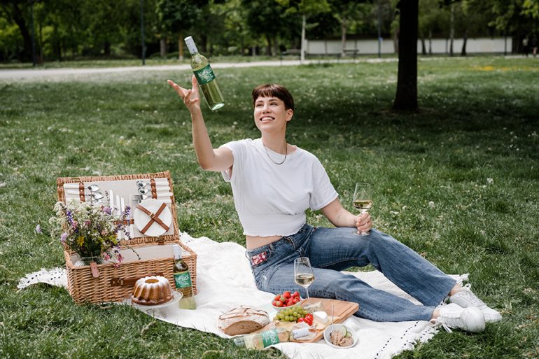 Unbeschwerter Genuss: So leicht kann Wein sein – in PET sicher überall dabei. (Quelle: Wegenstein)