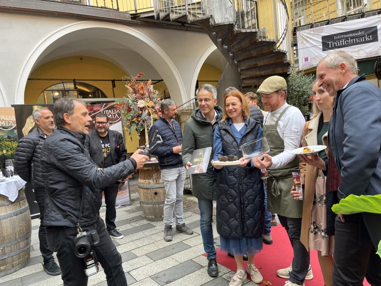 Immer schön lachen, wenn der Fotograf, im dem Falle Werner Krug, etwas will.