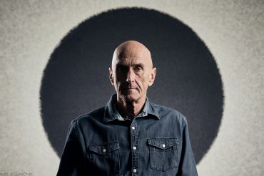 Der Künstler und sein Kunstwerk.