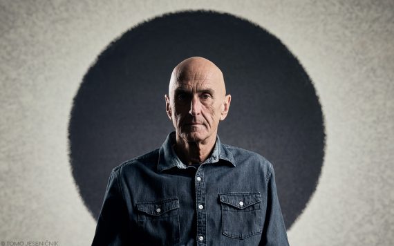 Der Künstler und sein Kunstwerk.